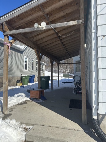 747 1st, CLINTON, Iowa 52732, 2 Bedrooms Bedrooms, ,1 BathroomBathrooms,House,For Sale,1st,202601602