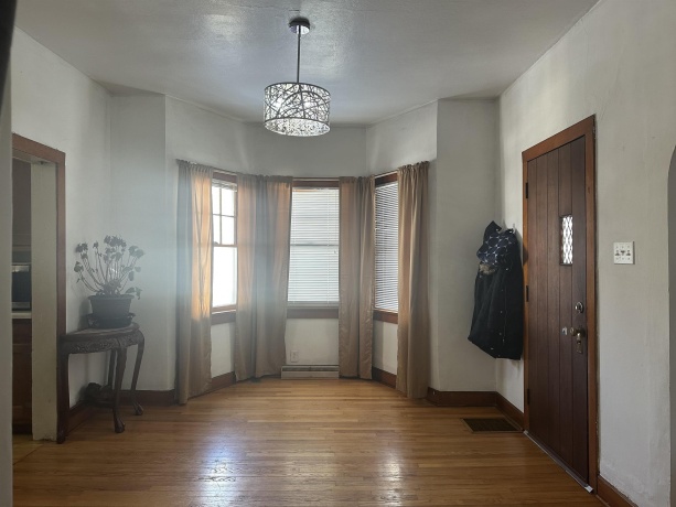 747 1st, CLINTON, Iowa 52732, 2 Bedrooms Bedrooms, ,1 BathroomBathrooms,House,For Sale,1st,202601602