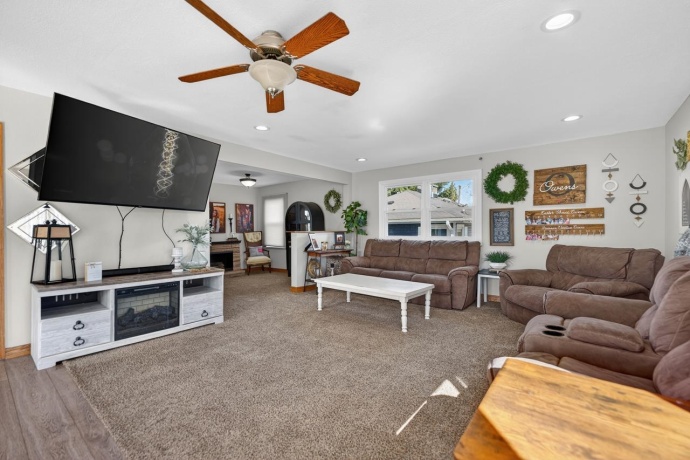 932 2nd, BYRON, Illinois 61010, 3 Bedrooms Bedrooms, ,1 BathroomBathrooms,House,For Sale,2nd,202601606