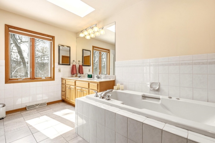 18 Colony, GALENA, Illinois 61036, 4 Bedrooms Bedrooms, ,3 BathroomsBathrooms,House,For Sale,Colony,202601615