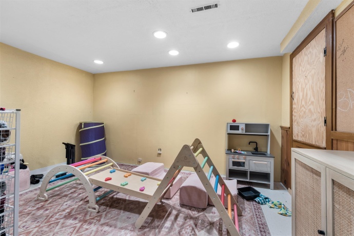 3904 BRENDENWOOD, ROCKFORD, Illinois 61107, 3 Bedrooms Bedrooms, ,2 BathroomsBathrooms,House,For Sale,BRENDENWOOD,202601622