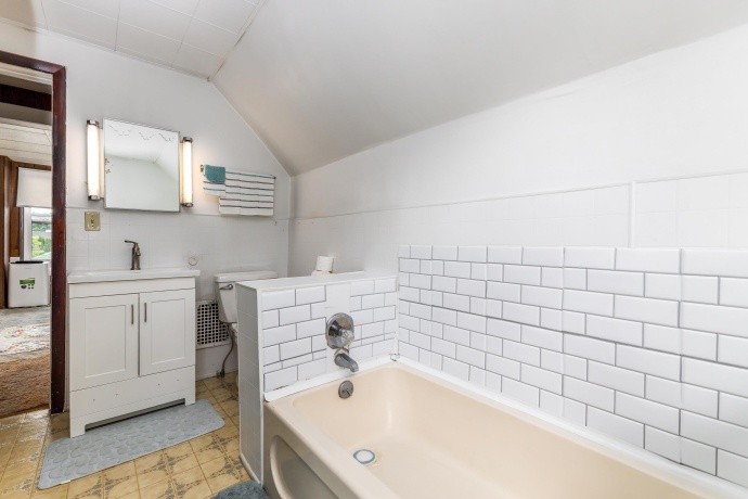 615 Park, WARREN, Illinois 61087, 3 Bedrooms Bedrooms, ,1 BathroomBathrooms,House,For Sale,Park,202601628