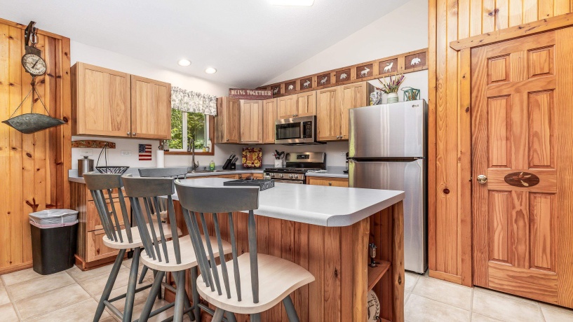 9A211 Walnut, APPLE RIVER, Illinois 61001, 4 Bedrooms Bedrooms, ,3 BathroomsBathrooms,House,For Sale,Walnut,202601632