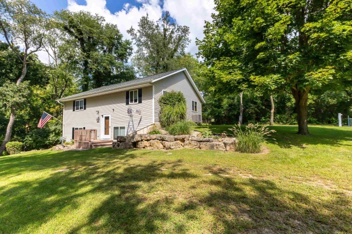 9A211 Walnut, APPLE RIVER, Illinois 61001, 4 Bedrooms Bedrooms, ,3 BathroomsBathrooms,House,For Sale,Walnut,202601632