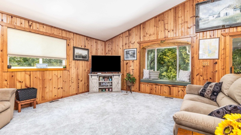 9A211 Walnut, APPLE RIVER, Illinois 61001, 4 Bedrooms Bedrooms, ,3 BathroomsBathrooms,House,For Sale,Walnut,202601632