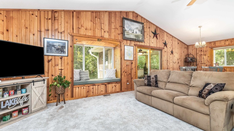 9A211 Walnut, APPLE RIVER, Illinois 61001, 4 Bedrooms Bedrooms, ,3 BathroomsBathrooms,House,For Sale,Walnut,202601632