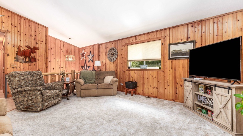 9A211 Walnut, APPLE RIVER, Illinois 61001, 4 Bedrooms Bedrooms, ,3 BathroomsBathrooms,House,For Sale,Walnut,202601632