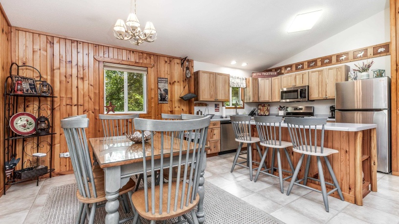 9A211 Walnut, APPLE RIVER, Illinois 61001, 4 Bedrooms Bedrooms, ,3 BathroomsBathrooms,House,For Sale,Walnut,202601632