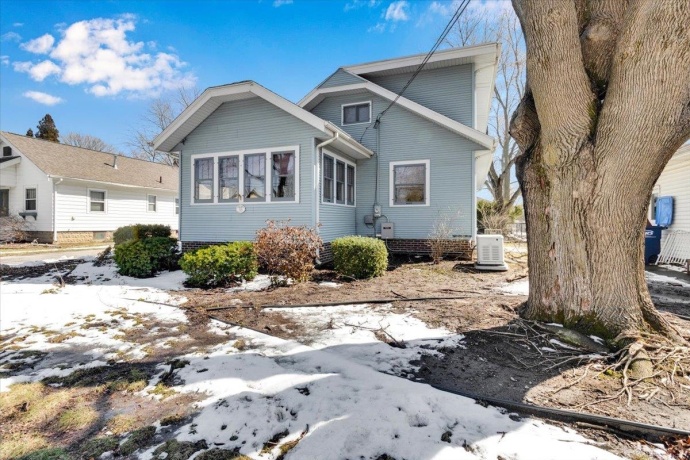 306 Madison, BELVIDERE, Illinois 61008, 3 Bedrooms Bedrooms, ,2 BathroomsBathrooms,House,For Sale,Madison,202601636