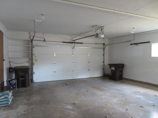 1541 LA CRESTA, FREEPORT, Illinois 61032, 3 Bedrooms Bedrooms, ,1 BathroomBathrooms,House,For Sale,LA CRESTA,202601642