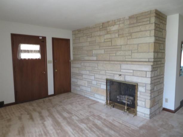 1541 LA CRESTA, FREEPORT, Illinois 61032, 3 Bedrooms Bedrooms, ,1 BathroomBathrooms,House,For Sale,LA CRESTA,202601642