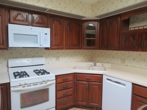 1541 LA CRESTA, FREEPORT, Illinois 61032, 3 Bedrooms Bedrooms, ,1 BathroomBathrooms,House,For Sale,LA CRESTA,202601642