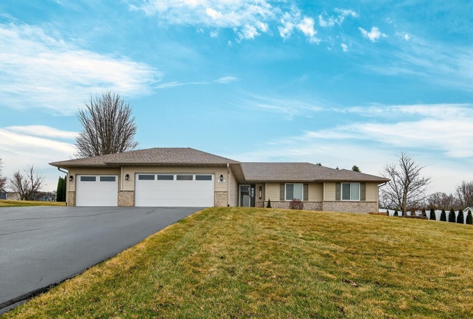 6302 Winchester, ROCKFORD, Illinois 61109, 4 Bedrooms Bedrooms, ,3 BathroomsBathrooms,House,For Sale,Winchester,202601649