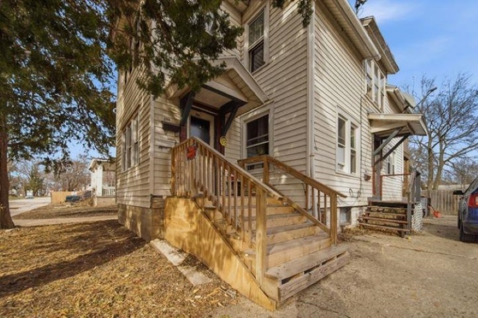 506 Ave F, STERLING, Illinois 61081, ,2 Units,For Sale,Ave F,202601646