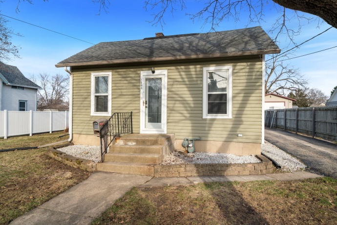 1208 Whitney, BELVIDERE, Illinois 61008, 2 Bedrooms Bedrooms, ,1 BathroomBathrooms,House,For Sale,Whitney,202601651