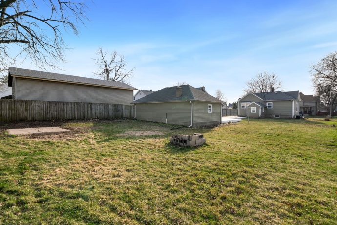 1208 Whitney, BELVIDERE, Illinois 61008, 2 Bedrooms Bedrooms, ,1 BathroomBathrooms,House,For Sale,Whitney,202601651