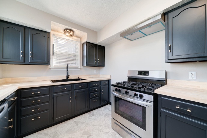 1208 Whitney, BELVIDERE, Illinois 61008, 2 Bedrooms Bedrooms, ,1 BathroomBathrooms,House,For Sale,Whitney,202601651