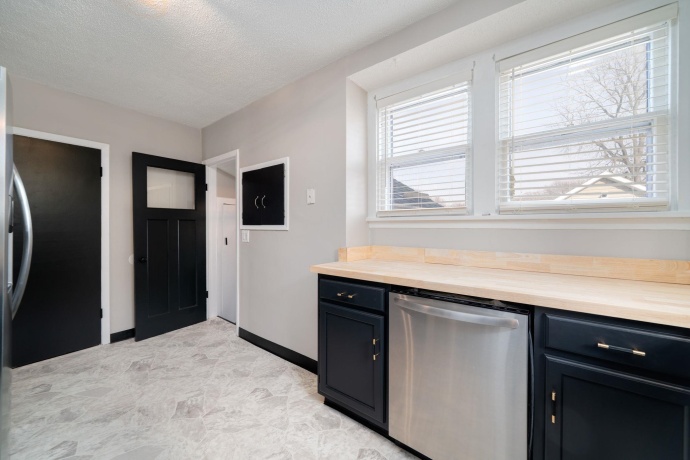 1208 Whitney, BELVIDERE, Illinois 61008, 2 Bedrooms Bedrooms, ,1 BathroomBathrooms,House,For Sale,Whitney,202601651