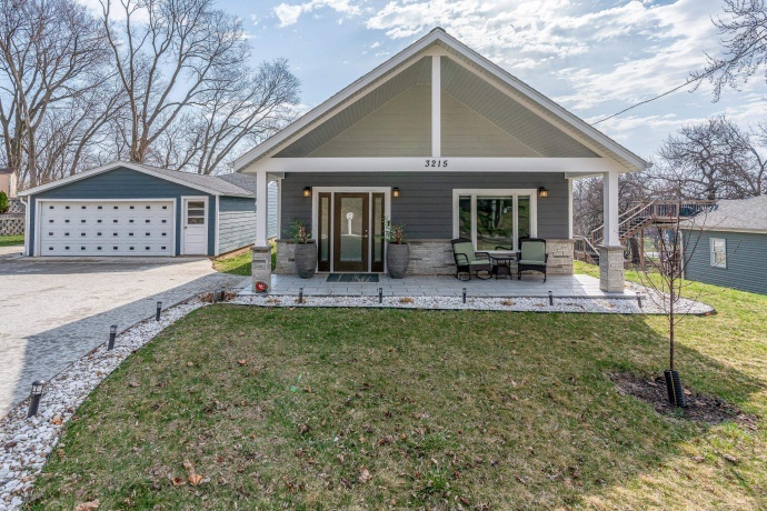 3215 GARFIELD, CLINTON, Iowa 52732, 2 Bedrooms Bedrooms, ,2 BathroomsBathrooms,House,For Sale,GARFIELD,202601658