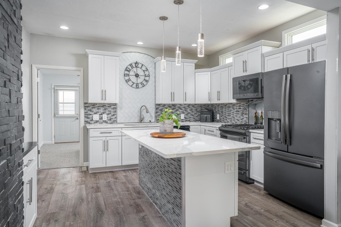 3215 GARFIELD, CLINTON, Iowa 52732, 2 Bedrooms Bedrooms, ,2 BathroomsBathrooms,House,For Sale,GARFIELD,202601658