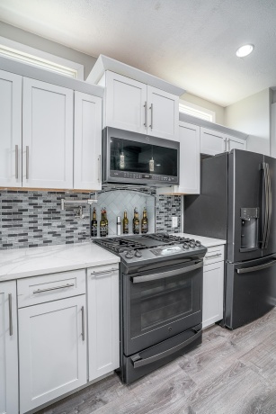 3215 GARFIELD, CLINTON, Iowa 52732, 2 Bedrooms Bedrooms, ,2 BathroomsBathrooms,House,For Sale,GARFIELD,202601658