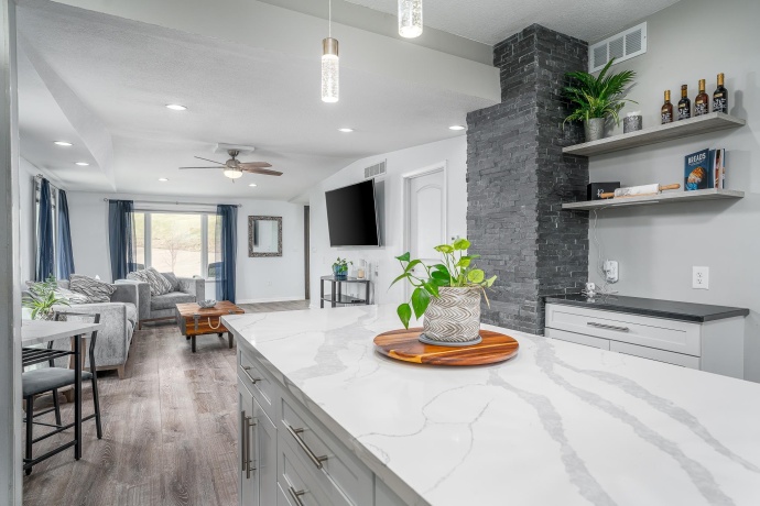 3215 GARFIELD, CLINTON, Iowa 52732, 2 Bedrooms Bedrooms, ,2 BathroomsBathrooms,House,For Sale,GARFIELD,202601658