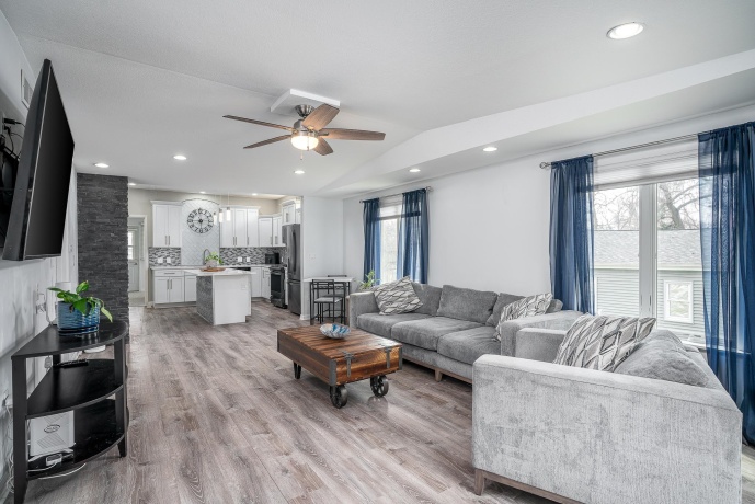 3215 GARFIELD, CLINTON, Iowa 52732, 2 Bedrooms Bedrooms, ,2 BathroomsBathrooms,House,For Sale,GARFIELD,202601658