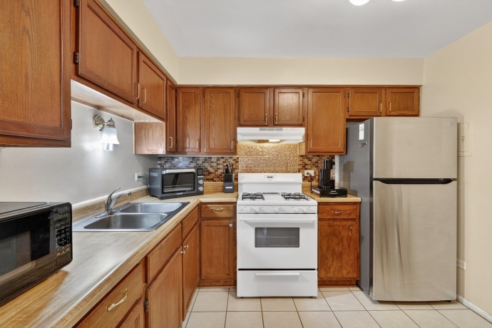 706 Marilyn Unit 107, GLENDALE HEIGHTS, Illinois 60139, 1 Bedroom Bedrooms, ,1 BathroomBathrooms,Condominium,For Sale,Marilyn Unit 107,202601659