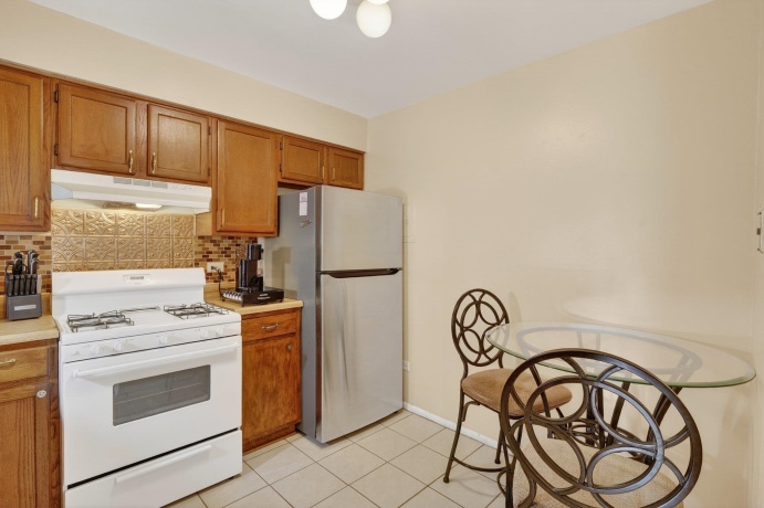 706 Marilyn Unit 107, GLENDALE HEIGHTS, Illinois 60139, 1 Bedroom Bedrooms, ,1 BathroomBathrooms,Condominium,For Sale,Marilyn Unit 107,202601659