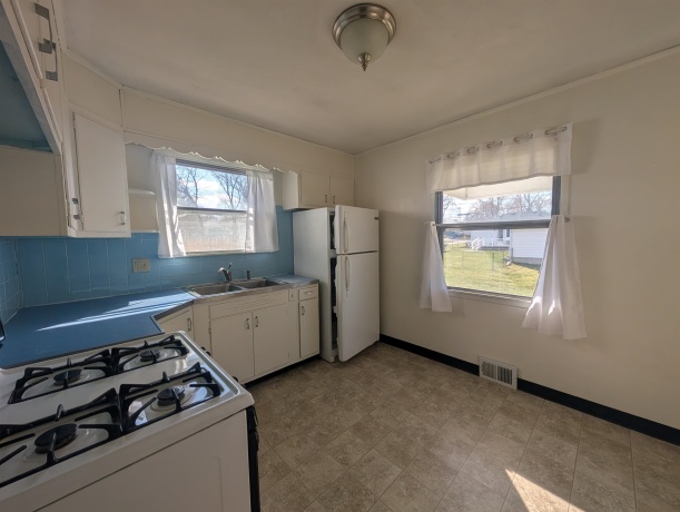 934 Jefferson, FREEPORT, Illinois 61032, 3 Bedrooms Bedrooms, ,1 BathroomBathrooms,House,For Sale,Jefferson,202601671