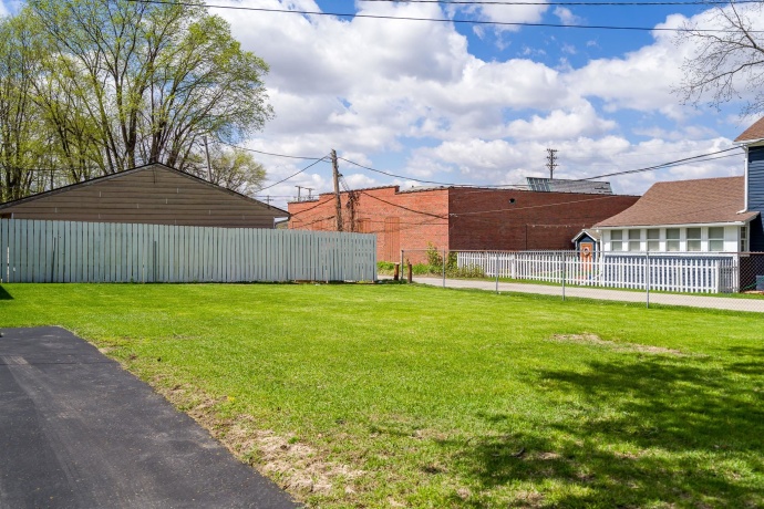 405 1st, ROCKFORD, Illinois 61104, 4 Bedrooms Bedrooms, ,2 BathroomsBathrooms,House,For Sale,1st,202601296