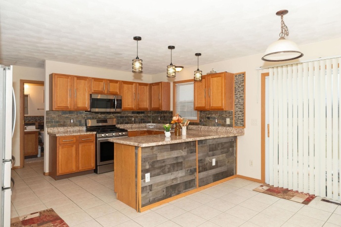 3842 Dunbury, ROCKFORD, Illinois 61101, 3 Bedrooms Bedrooms, ,2 BathroomsBathrooms,House,For Sale,Dunbury,202601679