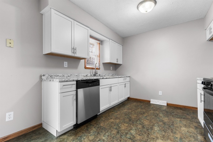 2523 Bluffside, ROCKFORD, Illinois 61109, 3 Bedrooms Bedrooms, ,2 BathroomsBathrooms,House,For Sale,Bluffside,202601686