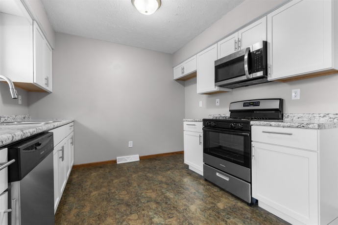 2523 Bluffside, ROCKFORD, Illinois 61109, 3 Bedrooms Bedrooms, ,2 BathroomsBathrooms,House,For Sale,Bluffside,202601686