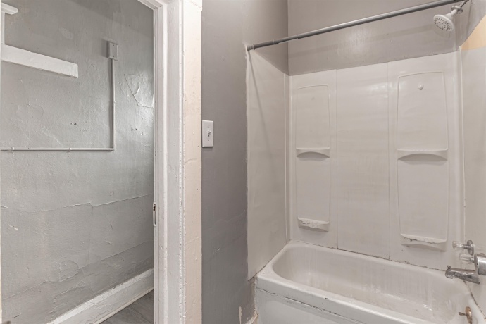 1235 Court, ROCKFORD, Illinois 61102, ,3 - 4 Units,For Sale,Court,202601690