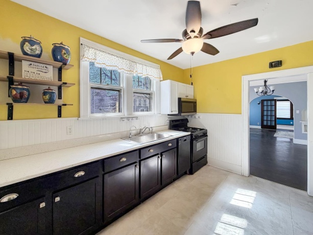 405 Apple, FREEPORT, Illinois 61032, 4 Bedrooms Bedrooms, ,1 BathroomBathrooms,House,For Sale,Apple,202601696