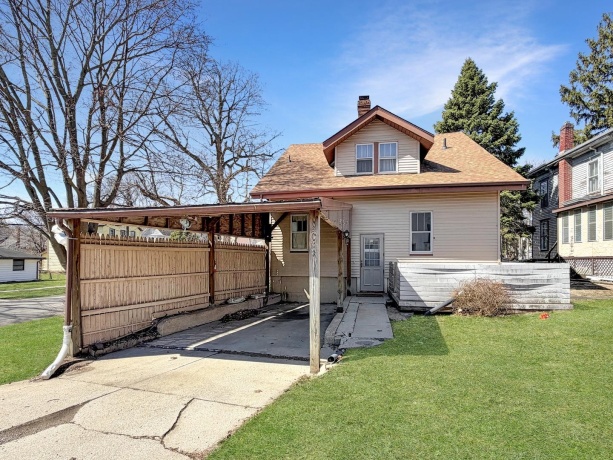 405 Apple, FREEPORT, Illinois 61032, 4 Bedrooms Bedrooms, ,1 BathroomBathrooms,House,For Sale,Apple,202601696