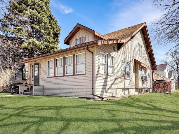 405 Apple, FREEPORT, Illinois 61032, 4 Bedrooms Bedrooms, ,1 BathroomBathrooms,House,For Sale,Apple,202601696