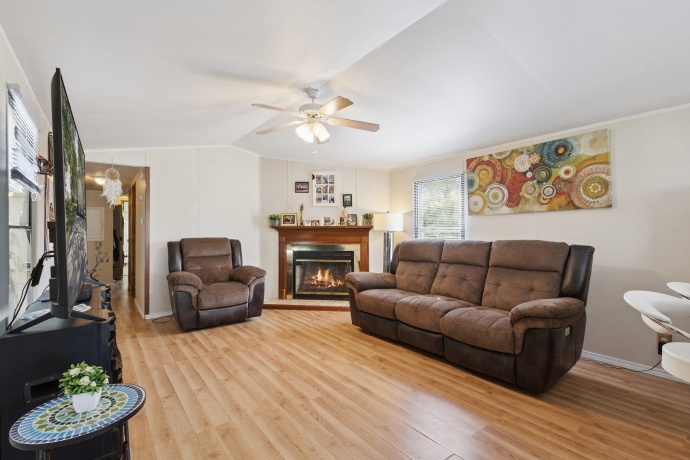 579 Park, BELVIDERE, Illinois 61008, 2 Bedrooms Bedrooms, ,1 BathroomBathrooms,House,For Sale,Park,202601697