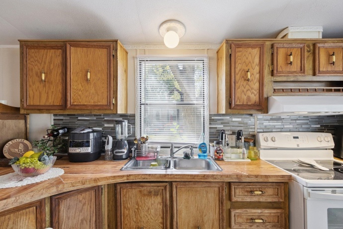 579 Park, BELVIDERE, Illinois 61008, 2 Bedrooms Bedrooms, ,1 BathroomBathrooms,House,For Sale,Park,202601697