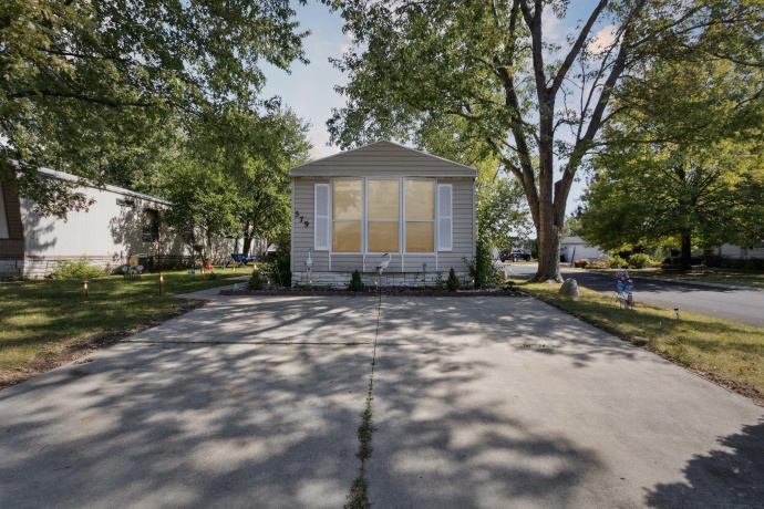 579 Park, BELVIDERE, Illinois 61008, 2 Bedrooms Bedrooms, ,1 BathroomBathrooms,House,For Sale,Park,202601697