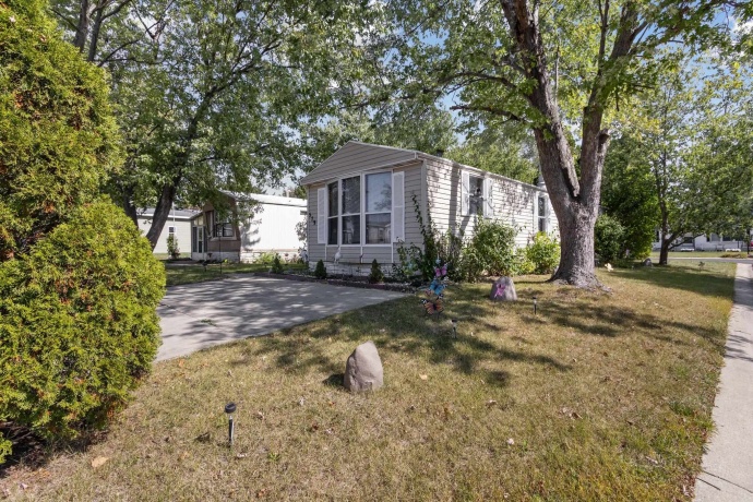 579 Park, BELVIDERE, Illinois 61008, 2 Bedrooms Bedrooms, ,1 BathroomBathrooms,House,For Sale,Park,202601697