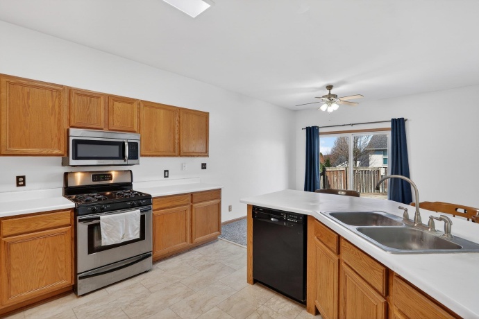 2306 Ridgefield, BELVIDERE, Illinois 61008, 3 Bedrooms Bedrooms, ,2 BathroomsBathrooms,House,For Sale,Ridgefield,202601701