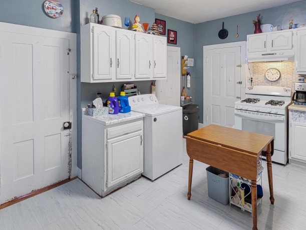 709 Lincoln, FREEPORT, Illinois 61032, 4 Bedrooms Bedrooms, ,1 BathroomBathrooms,House,For Sale,Lincoln,202601713