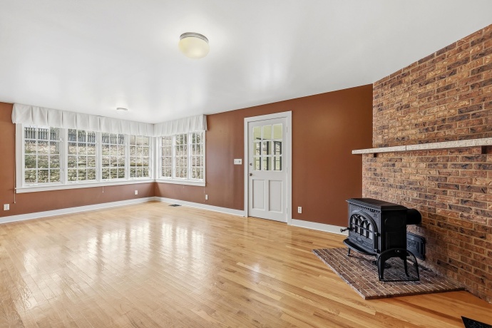 619 Dodge, GALENA, Illinois 61036, 2 Bedrooms Bedrooms, ,2 BathroomsBathrooms,House,For Sale,Dodge,202601725