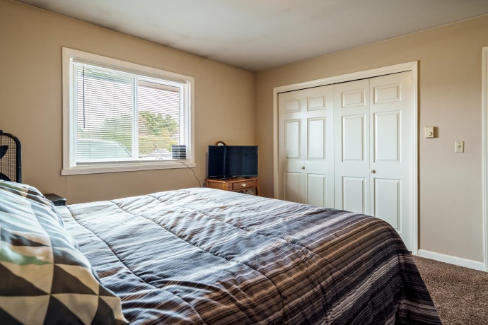 9960 Bitterroot, ROSCOE, Illinois 61073, ,3 - 4 Units,For Sale,Bitterroot,202601727