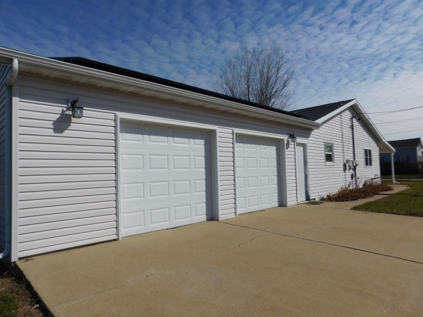 303 Locust, LENA, Illinois 61048, 3 Bedrooms Bedrooms, ,1 BathroomBathrooms,House,For Sale,Locust,202601734