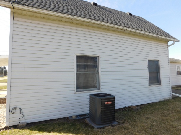 303 Locust, LENA, Illinois 61048, 3 Bedrooms Bedrooms, ,1 BathroomBathrooms,House,For Sale,Locust,202601734