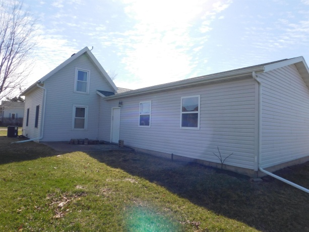 303 Locust, LENA, Illinois 61048, 3 Bedrooms Bedrooms, ,1 BathroomBathrooms,House,For Sale,Locust,202601734