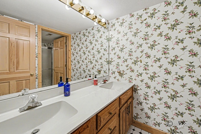 5 Knoll, GALENA, Illinois 61036, 4 Bedrooms Bedrooms, ,3 BathroomsBathrooms,House,For Sale,Knoll,202601738